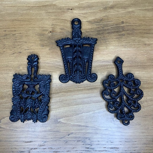 Cast Iron Vintage Mini Trivets Hot Plate Set of 3 MT-3 MT-4 MT-6 - Picture 2 of 10
